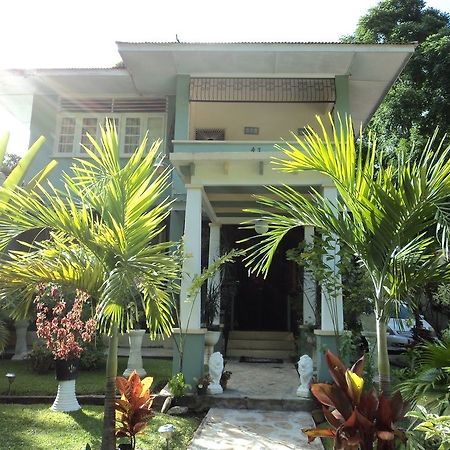 Samise Villa Bed And Breakfast Port of Spain Exterior photo