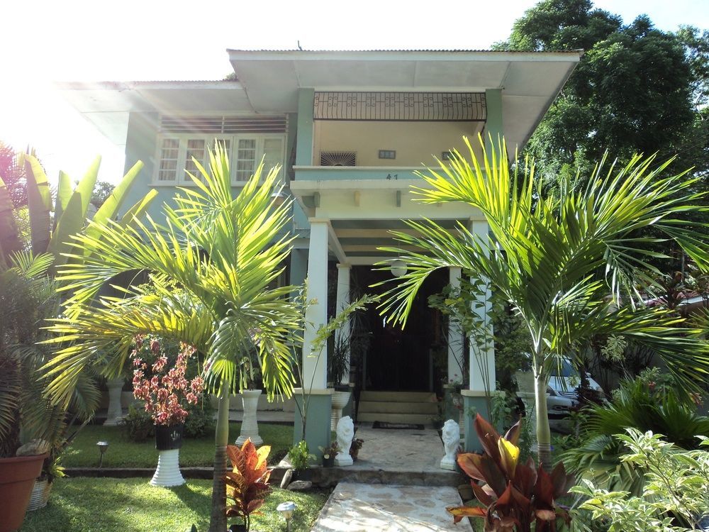 Samise Villa Bed And Breakfast Port of Spain Exterior photo