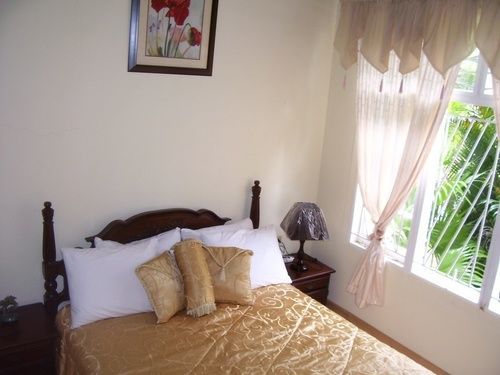 Samise Villa Bed And Breakfast Port of Spain Exterior photo